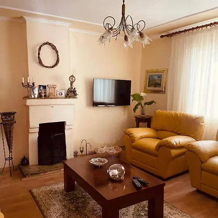 Albanian Traditional House In * 엘바산